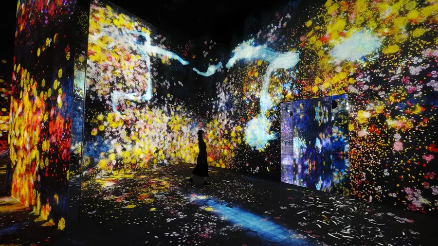 teamLab Borderless Continuous Trajectories: One Stroke