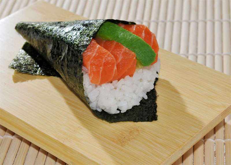 temaki with salmon and avocado