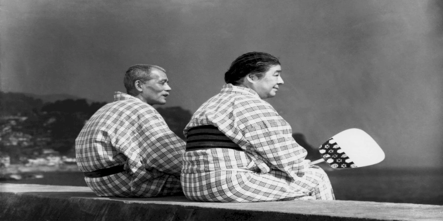 Two men looking at the coast (Tokyo Story - 1)