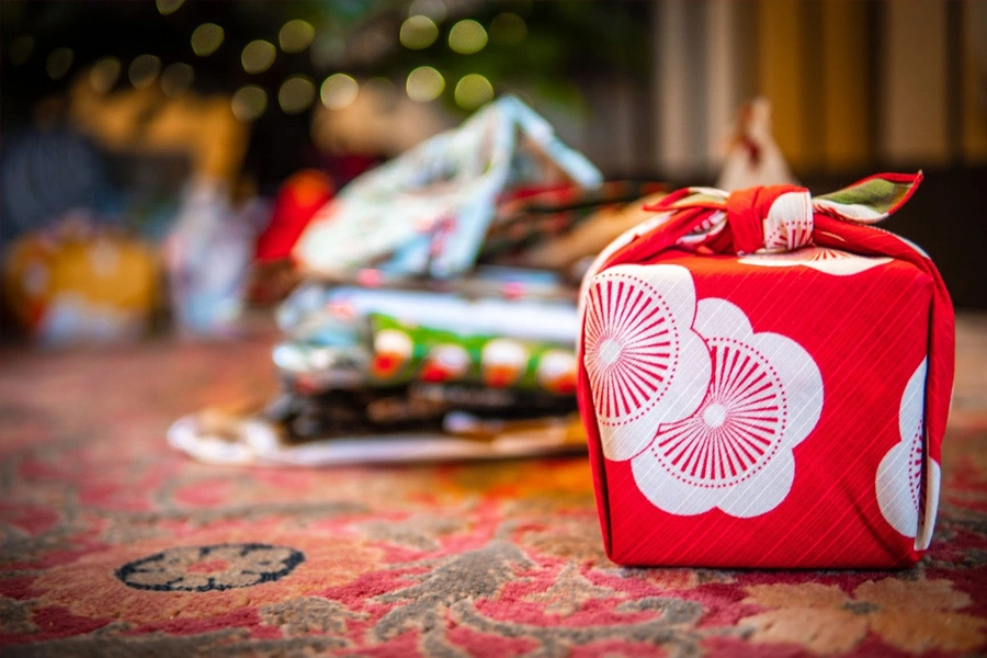 Japan Gift-giving with Zusetsu with Furoshiki wrapping