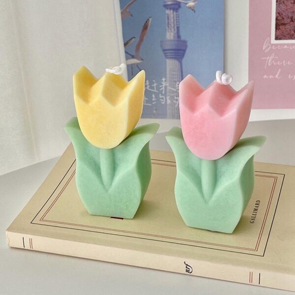 Floral Scented Tulip Candle - Image 1