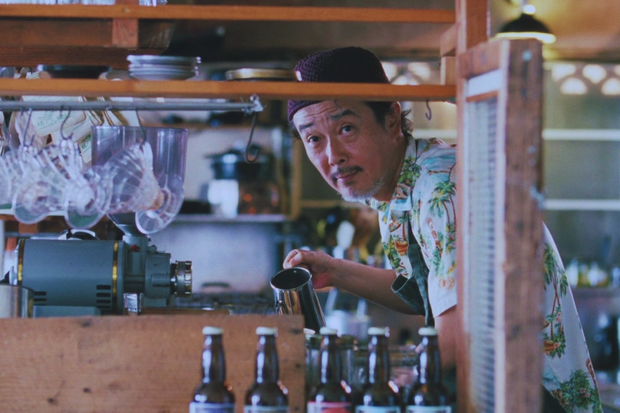 the best coffee shops in tokyo. Barista taking orders