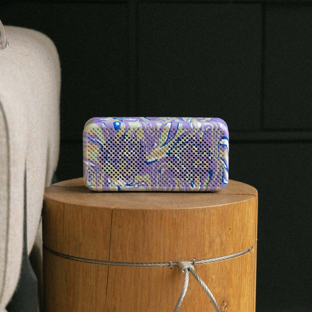 Collection One Speaker in the colour "ultraviolet"