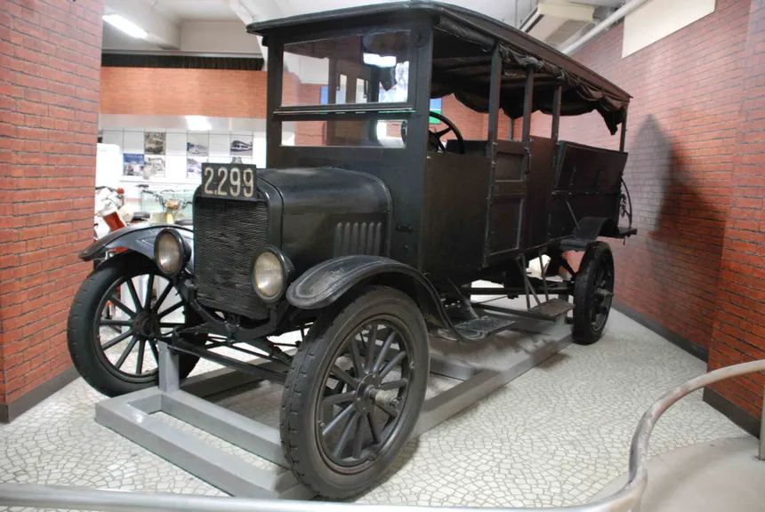 Ford Model T Japan Public Transportation Guide