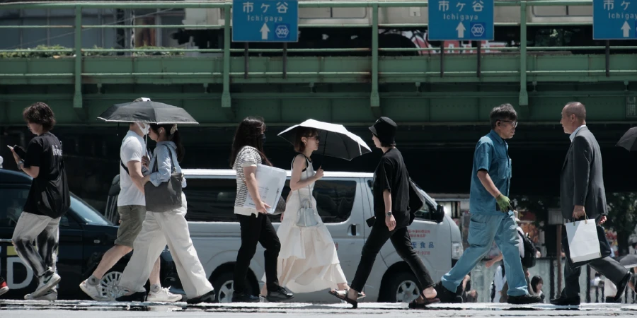 People coping with the weather in Japan in July