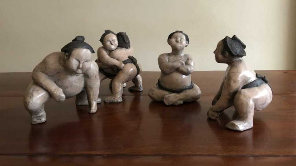 Small Sumo wrestlers, for key chain or figurines. Small Sumo wrestlers, for key chain or figurines.