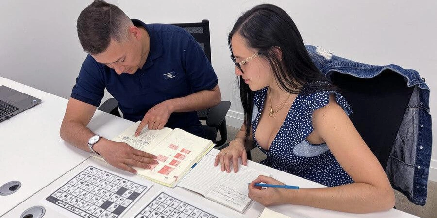 A man and a woman studying Japanese for JLPT