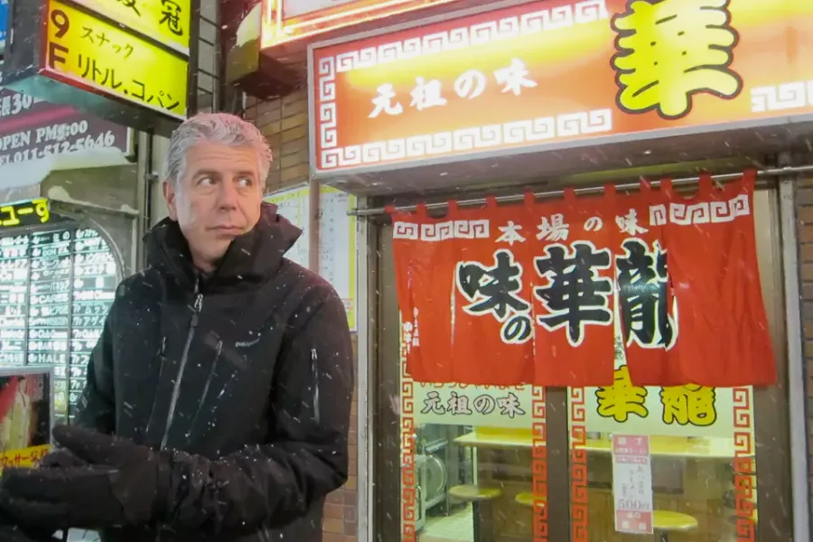 Anthony Bourdain in front of a Japanese Restaurant