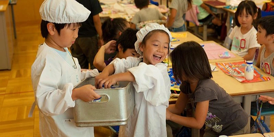 Kids serving lunch in the classroom