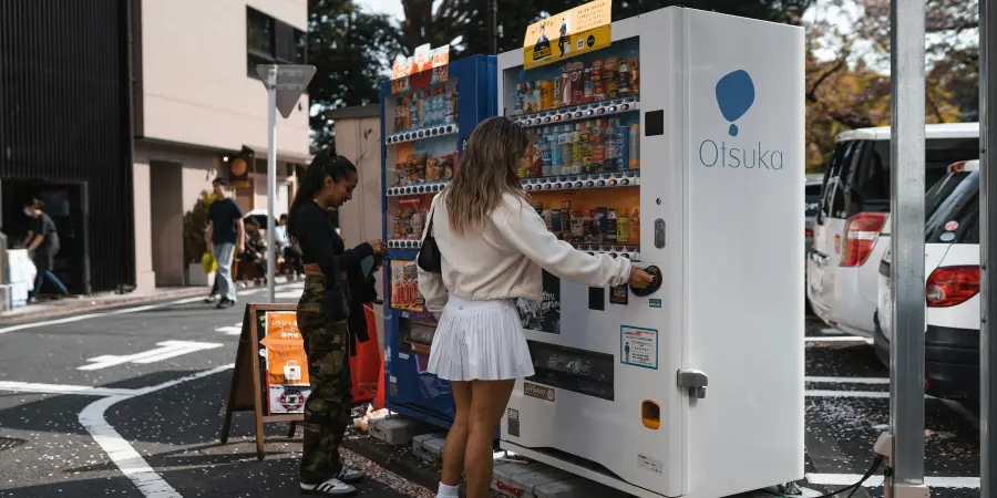 using a japanese vending machine in tokyo