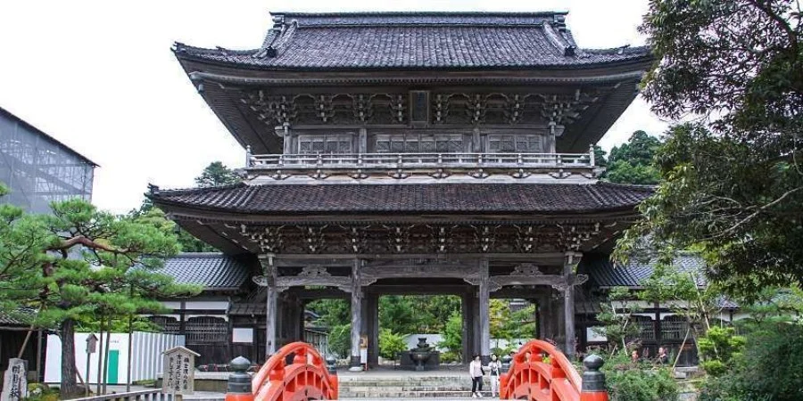 Buddhist gate Yokohama