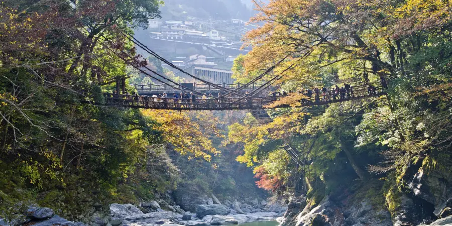 Traversing the Iya Valley