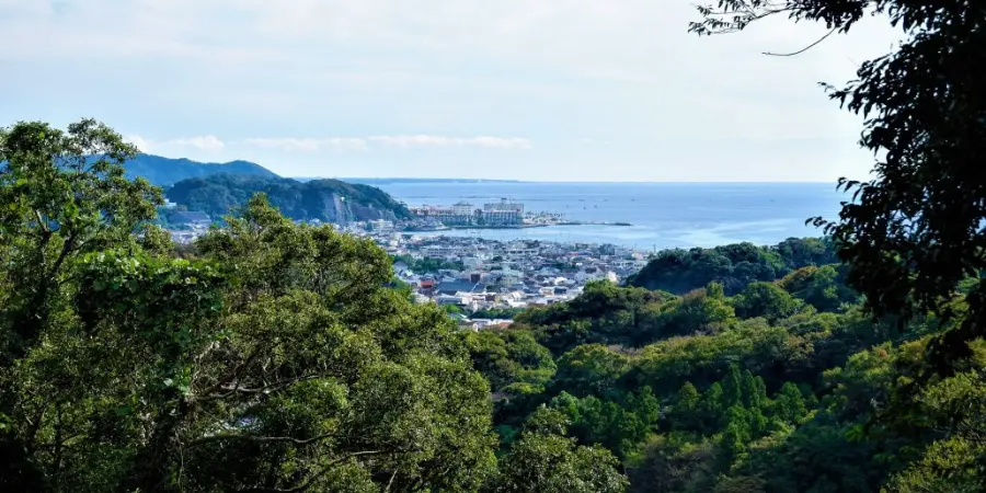 Daibutsu Hiking Trail and view overlooking the Kamakura sea