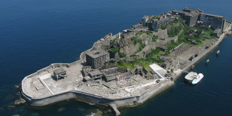 Gunkanjima Island shaped like a battleship 