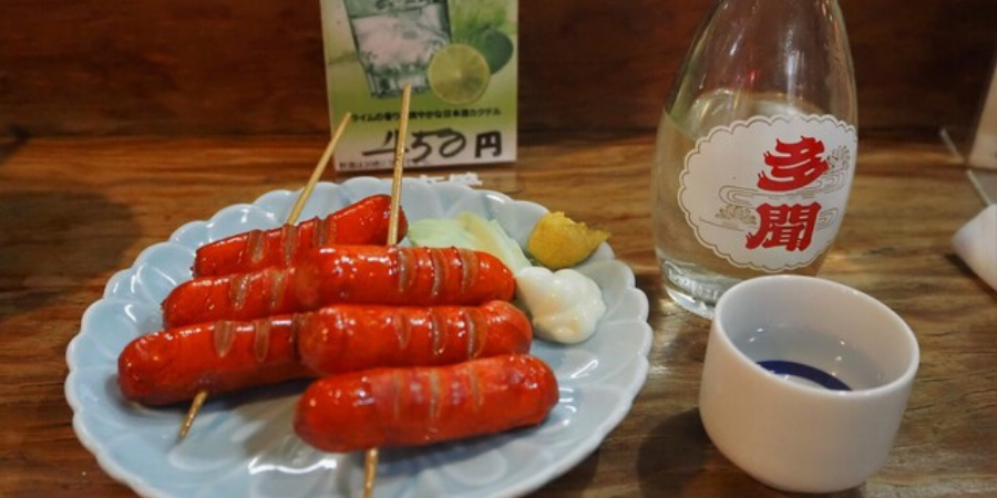 Sausages, served with mustard, mayonnaise, and pickes, as beer snack