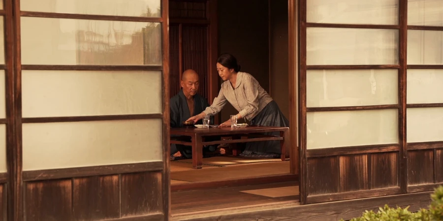 A guest receiving a high quality service (omotenashi) in a ryokan (from "Shadow of Fire")