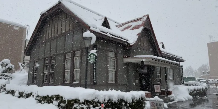 Snow-capped Starbucks store in Hirosaki Park, which looks like a European house