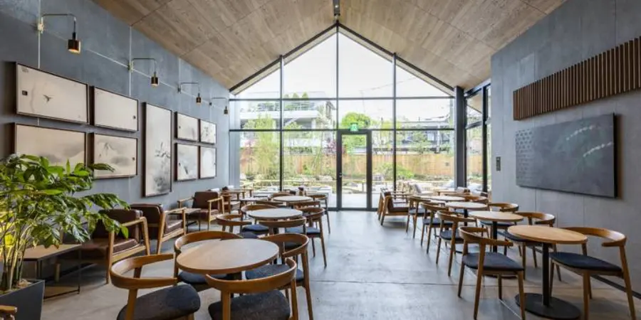 Spacious interior of Starbucks Kawagoe Kanetsuri Dori with a fusion of traditional and modern furnishings