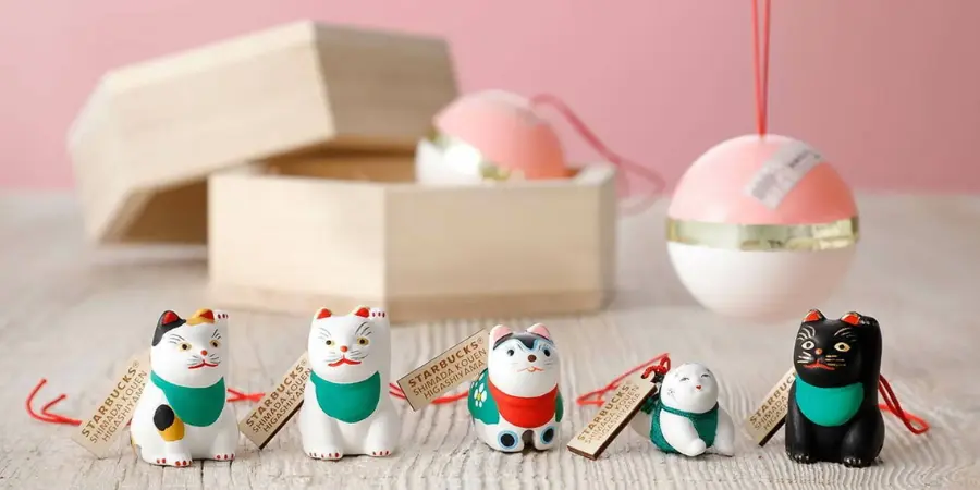 Lucky cat figurines 