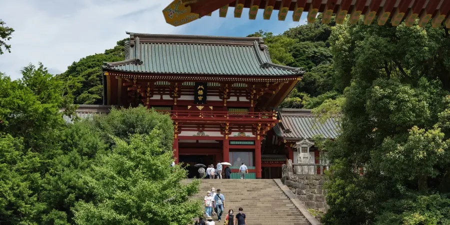 steps leading up to Tsurugaoka Hachimangū Shrine in Kamakura