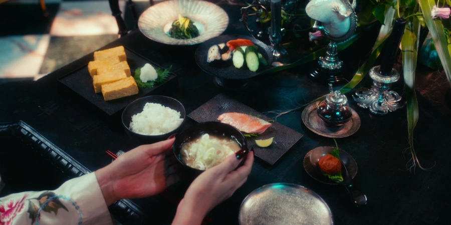 XxxHolic (2022) Director Mika Ninagawa - Sitting down for dinner