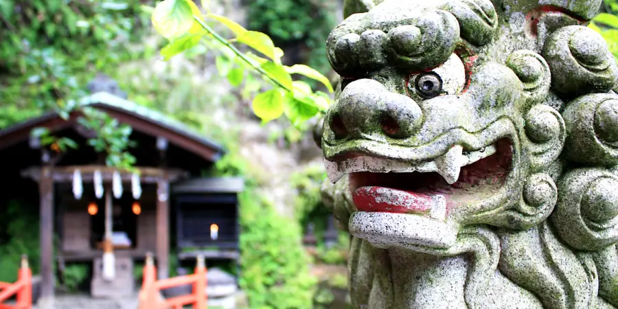 Zeniarai Benten Shrine and Guardian statue, Kamakura