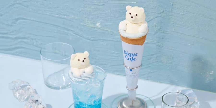 Crepe and drink decorated with polar bears