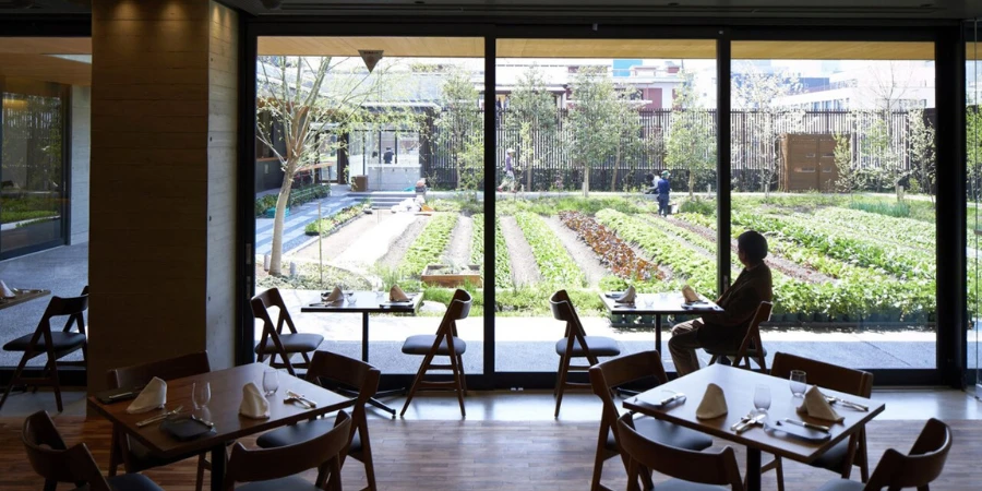 Kyoto Yaoichi Honkan restaurant facing the farm