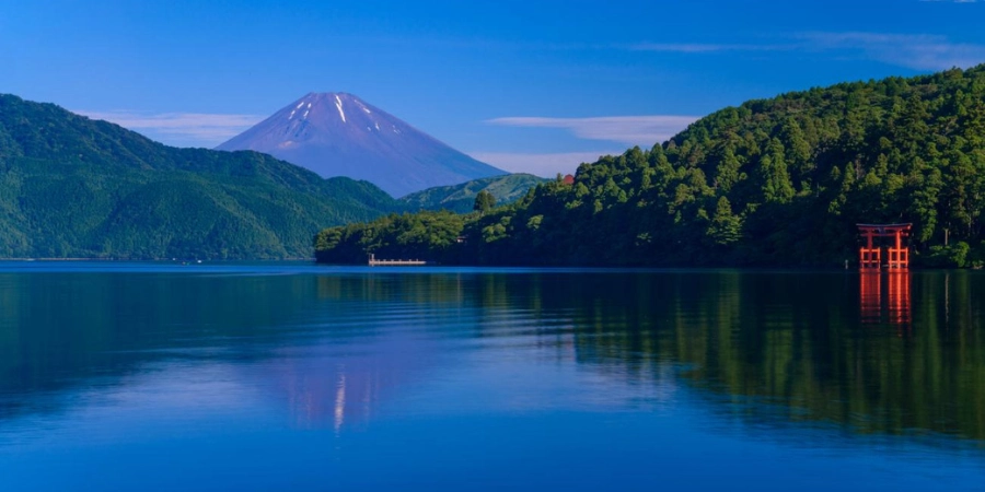 The beautiful yet serene view of Lake Ashi