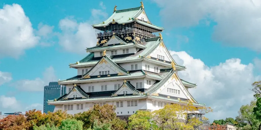 Landscape of Osaka Castle on a sunny day
