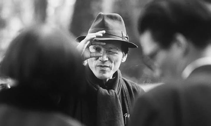 Juzo Itami framing a shot with his hand on location, the director of Tampopo, The Funeral and A Taxing Woman.