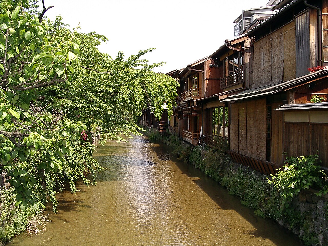 Wooden teahouses lining the Shirakawa canal in Gion, Kyoto